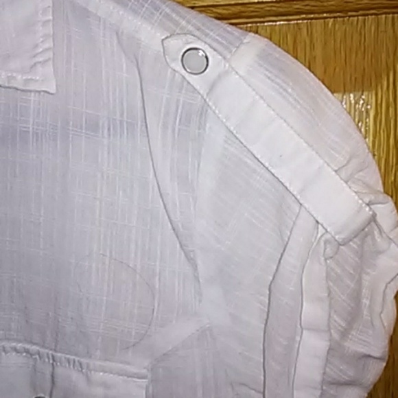 Collard white snap closure blouse - Picture 3 of 6